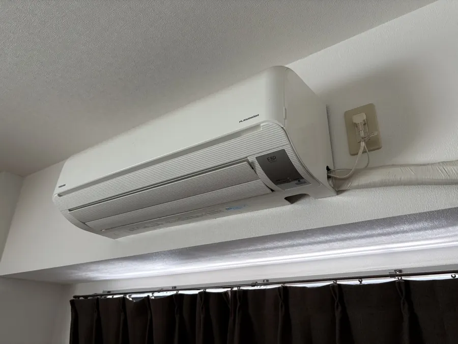 窓際に設置されていたエアコン